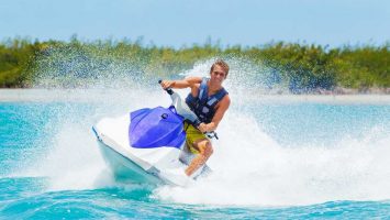 Riziko sjednání nevhodného cestovního pojištění pro vodní sporty